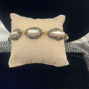 Genuine Natural Blister Pearl & Swarovski crystals luxury bracelet ♥️